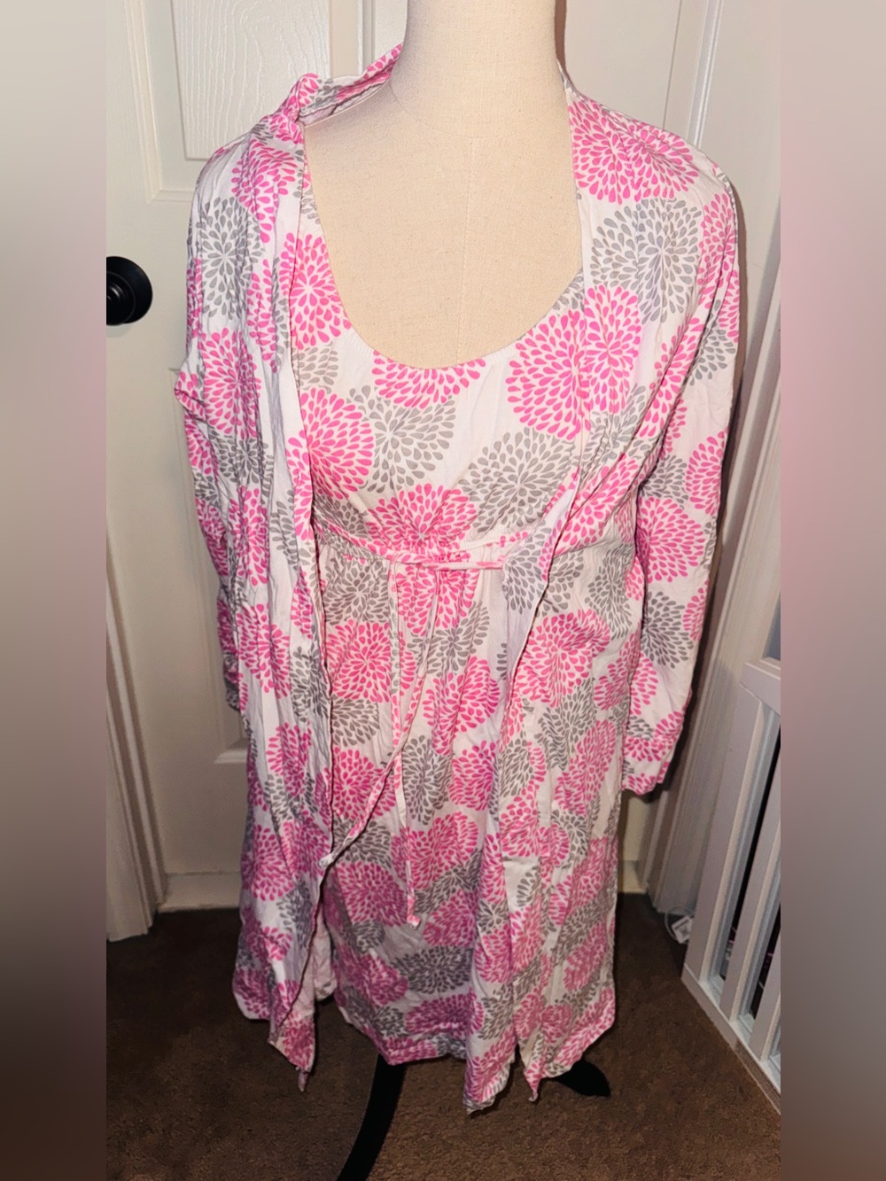 Baby Be Mine Maternity robe & pajama gown L